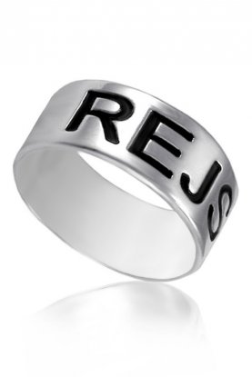 Stříbrný prsten s rytým textem