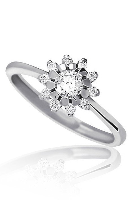 Zsnubn prsten z blho zlata s diamanty ve tvaru kytky
