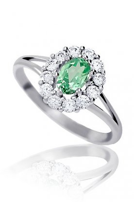 Zásnubní prsten z bílého zlata se zirkony a smaragdem
