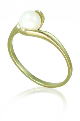 Dámský prsten ze žlutého zlata zdoben perlou